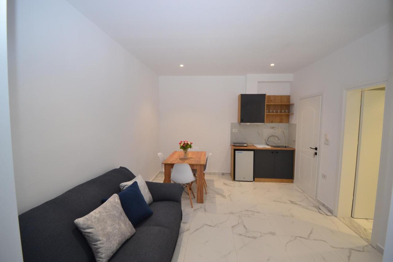 E&L Luxury Apartments Sarande Bagian luar foto